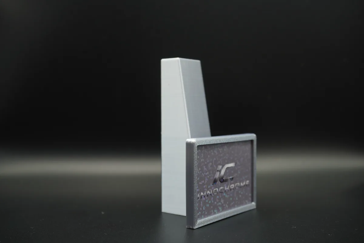 Innochrome Kartenhalter schräg von links