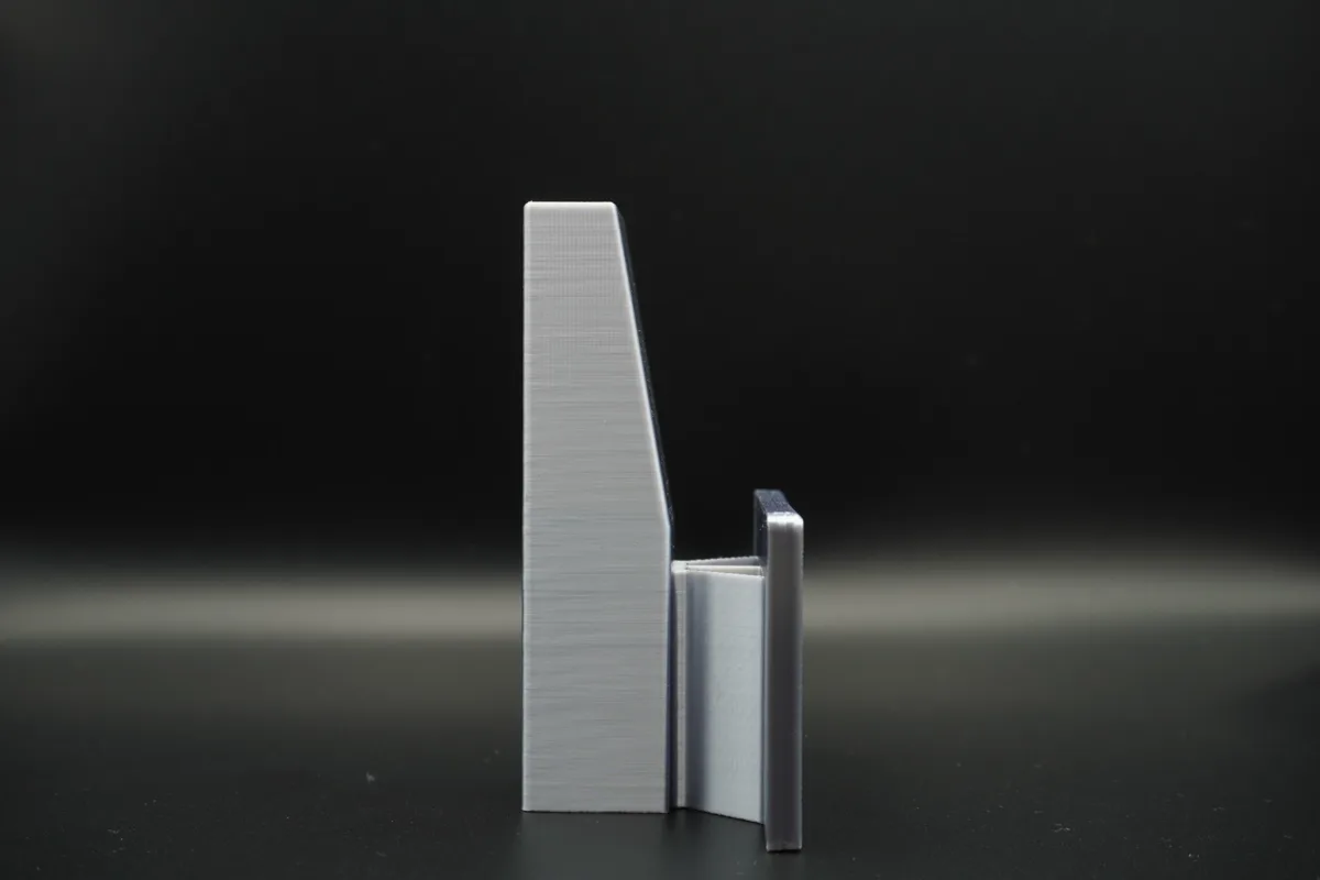 Seitenansicht des Innochrome Kartenhalters